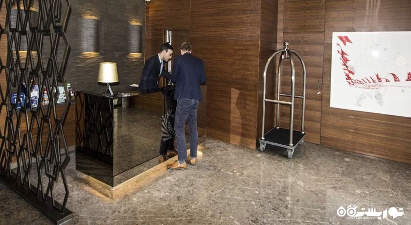 میز پذیرش هتل اونت گارد تاکسیم اسکوئر